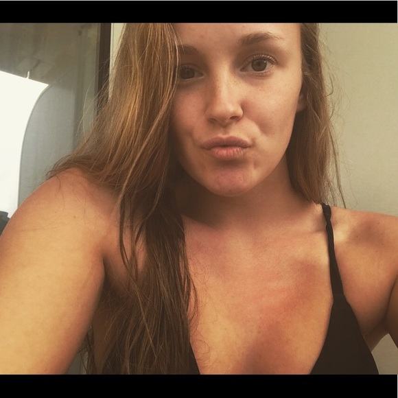 Profile Picture of Haley Mclaughlin (@haleyyy180) on Poshmark