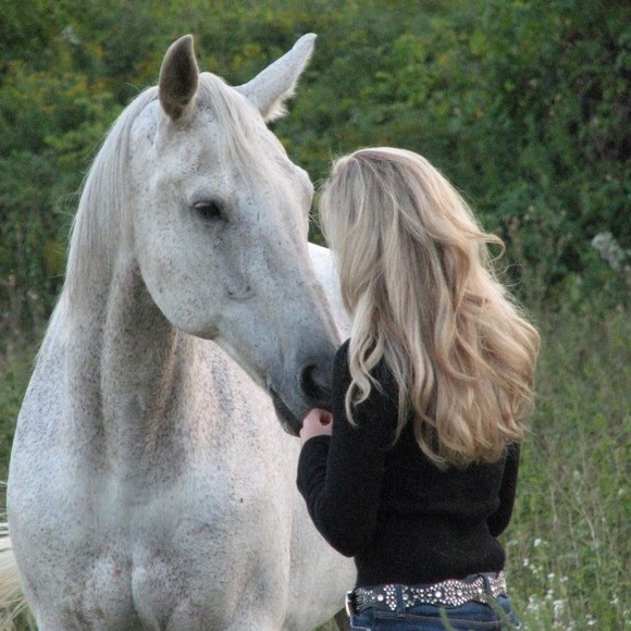 Profile Picture of Danielle Ritter (@mnbarrelracer02) on Poshmark