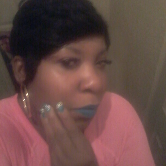 Profile Picture of Stephanie Thomas (@steph22184) on Poshmark