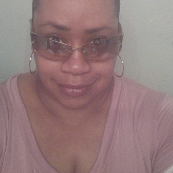 Profile Picture of Tolita Brown (@tolitab) on Poshmark
