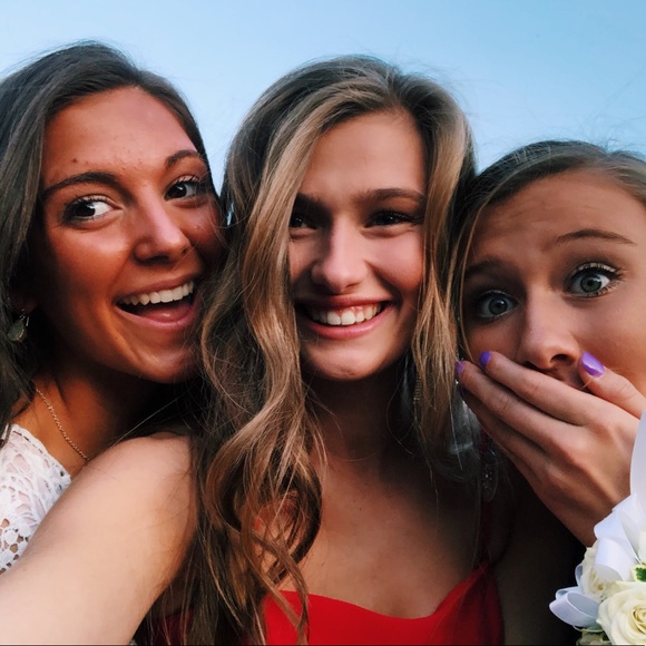 Profile Picture of Lindsey Lenoard (@lindseylenoard1) on Poshmark