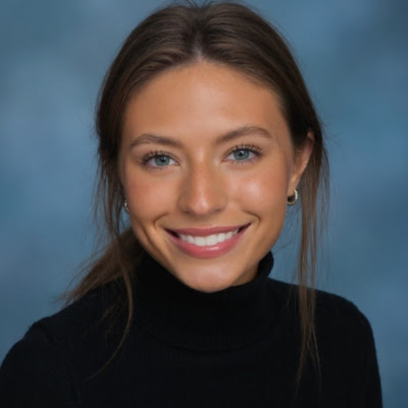 Profile Picture of Gianna Gulasey (@ggulasey1) on Poshmark