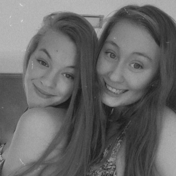 Profile Picture of Mia Marcello (@m_marcello) on Poshmark