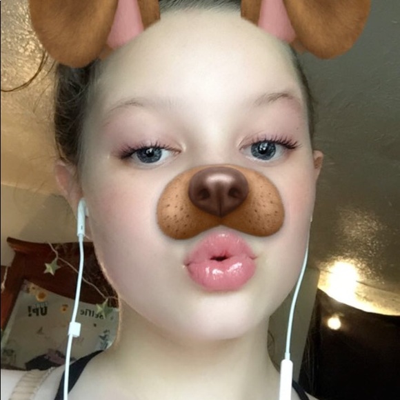 Profile Picture of Chloe Mckinster (@chlojoe678) on Poshmark