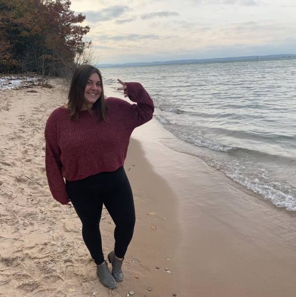Profile Picture of Tiffany Pijor (@tpij) on Poshmark