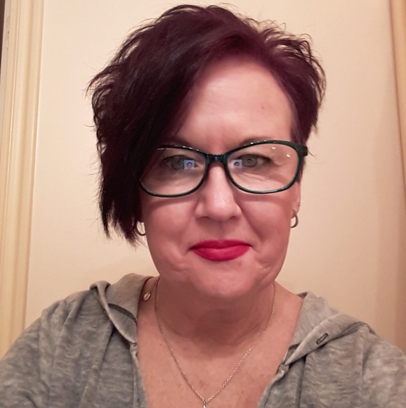 Profile Picture of Dawn Goudelock (@dawngoudelock) on Poshmark