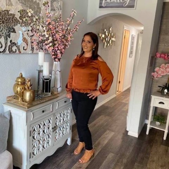 Profile Picture of Lupe Rangel (@lupe8028) on Poshmark