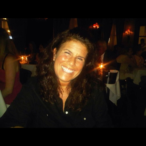 Profile Picture of Diane Lieberman (@dianabourgee) on Poshmark