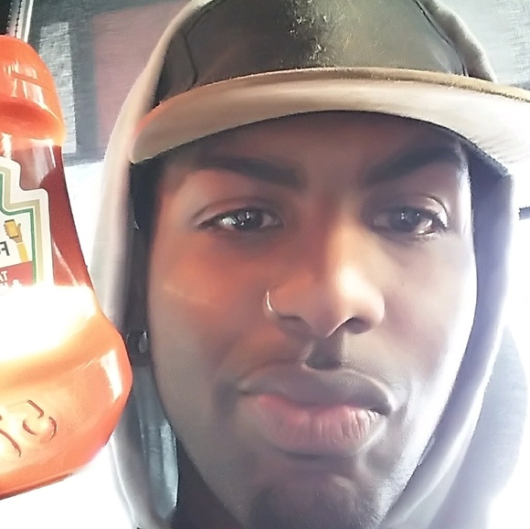 Profile Picture of Drew Newman (@drizzle420) on Poshmark