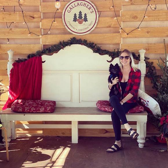 Profile Picture of Cortney Vandresar (@clv38) on Poshmark