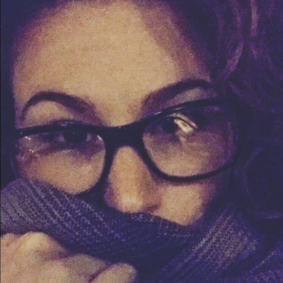 Profile Picture of Tia Fiddesop (@tfiddesop) on Poshmark