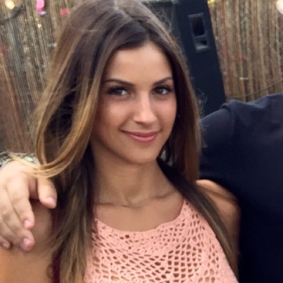 Profile Picture of Lauren Mcdermott (@laurmc92) on Poshmark