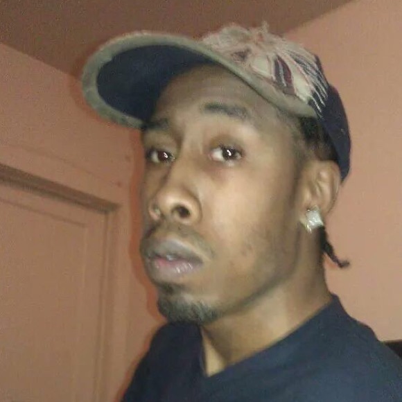 Profile Picture of Vincent Wade (@kingwade86) on Poshmark