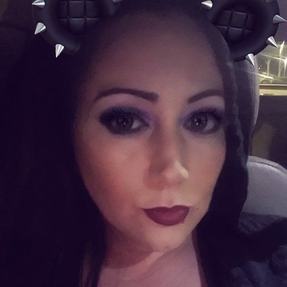 Profile Picture of Janet Lynn (@lightfootjanet) on Poshmark