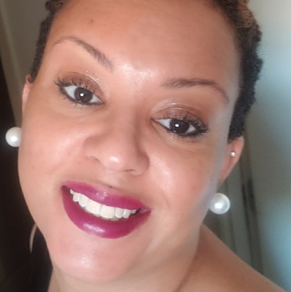 Profile Picture of Tamara Hampton (@4brinsimone) on Poshmark