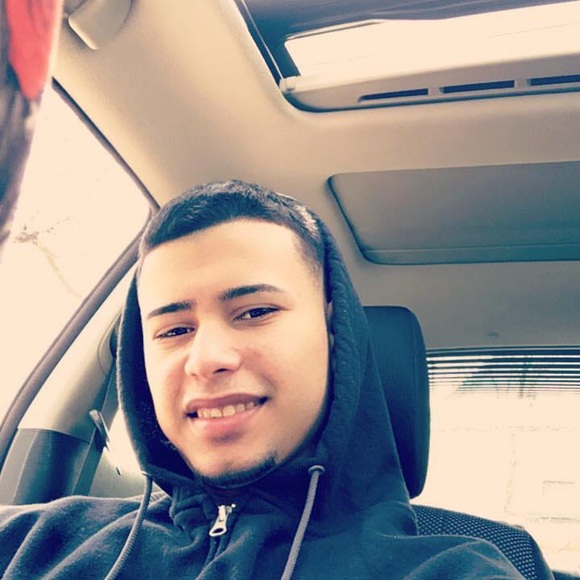 Profile Picture of Jeremy Ruiz (@jeremy_ruiz) on Poshmark