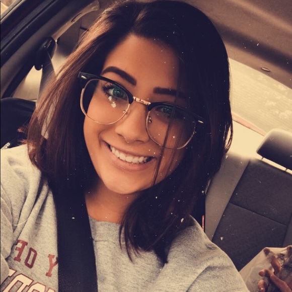 Profile Picture of Joyleen Straka (@jstraka19) on Poshmark