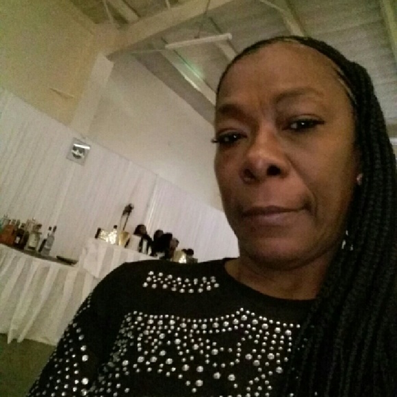 Profile Picture of Virginia Graham (@jen5000) on Poshmark