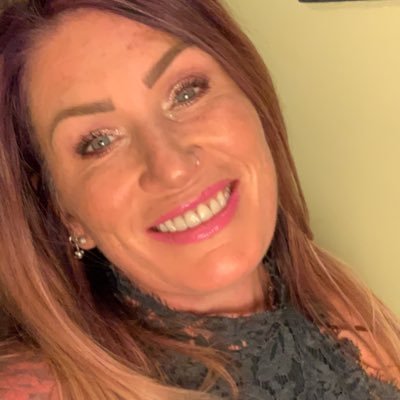 Profile Picture of Deborah Morgan 🐝 (@DeblaaDeeZa) on Twitter