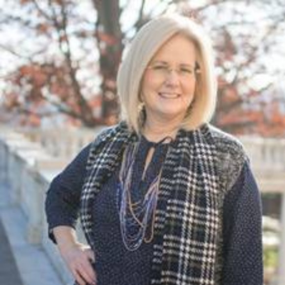 Profile Picture of Carol Borglum (@carolborglum) on Poshmark