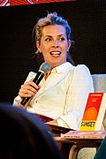 Profile Picture of Sara Pascoe - Wikipediaon Wikipedia