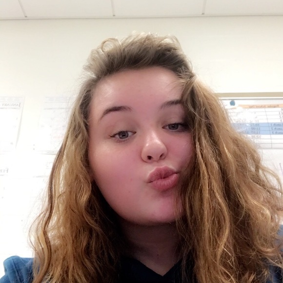 Profile Picture of Ashley Gambardella (@xashleyx313) on Poshmark