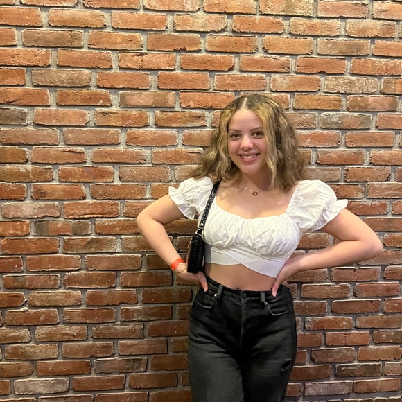 Profile Picture of Celina Smarowsky (@celinamaries) on Poshmark