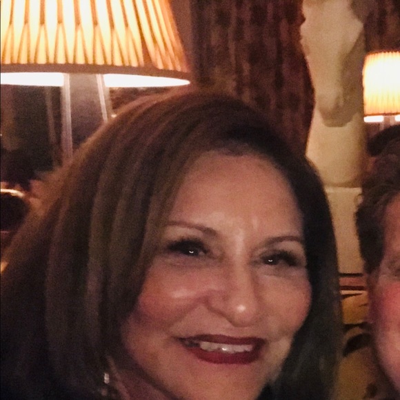 Profile Picture of Roberta Resnick (@robertaresnick) on Poshmark