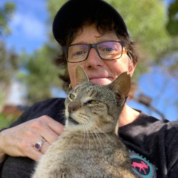 Profile Picture of Robin Bray (@robinbray21) on Poshmark