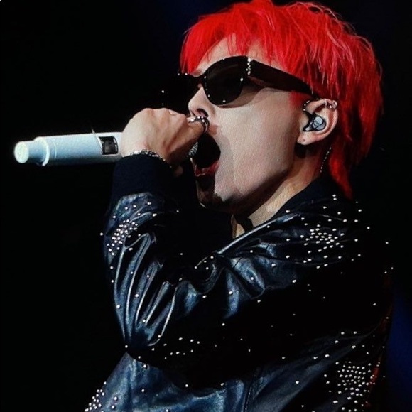 Profile Picture of Hazel King (@hazelmk6289) on Poshmark