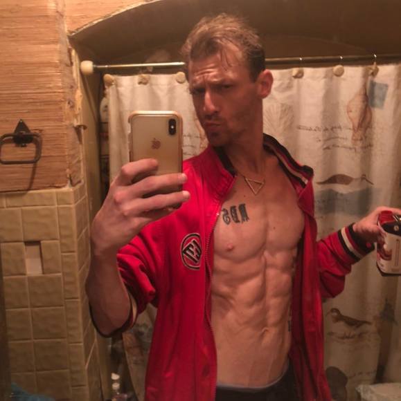 Profile Picture of Matthew Schissler (@mschizz) on Poshmark