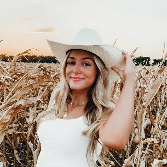 Profile Picture of Lauren Slafka (@lauren_slafka) on Poshmark