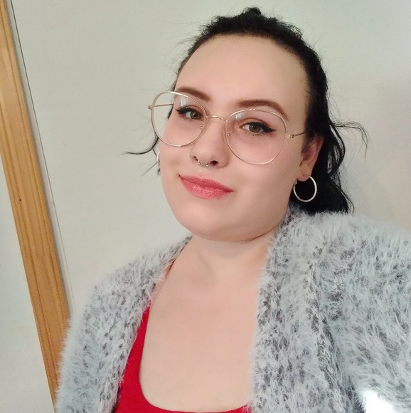 Profile Picture of Roxane Gagné (@roxou) on Poshmark