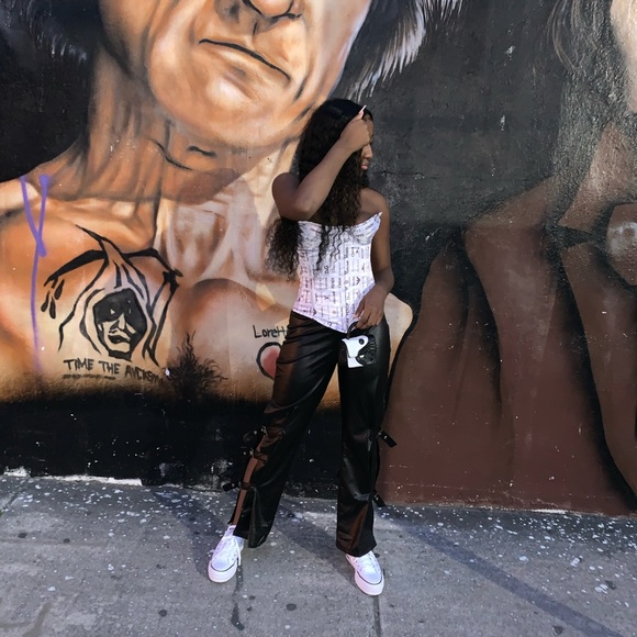 Profile Picture of Ataviaaa 😘 (@ataviasajna0) on Poshmark