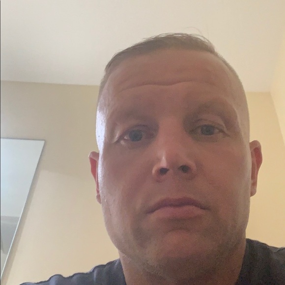 Profile Picture of Daniel Rutkowski (@denir80) on Poshmark