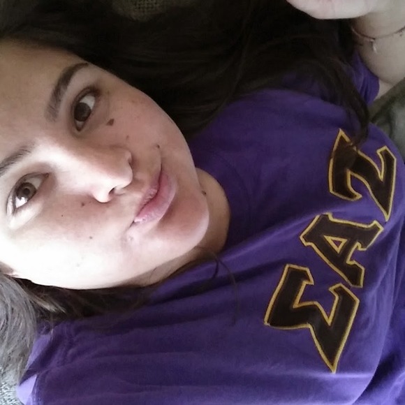 Profile Picture of Ariana Lugo (@starry5) on Poshmark