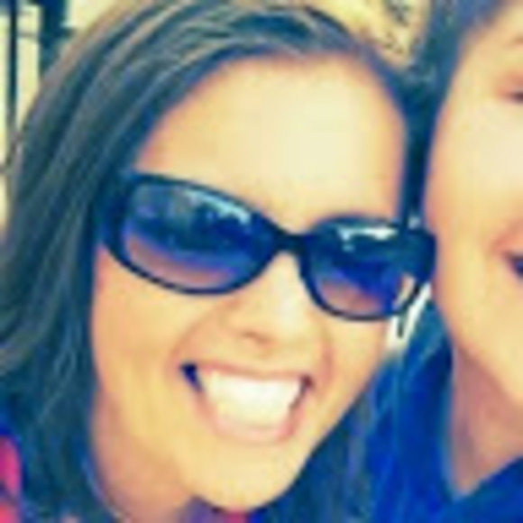 Profile Picture of Andi Inlow-calmere (@andcalmere1) on Poshmark