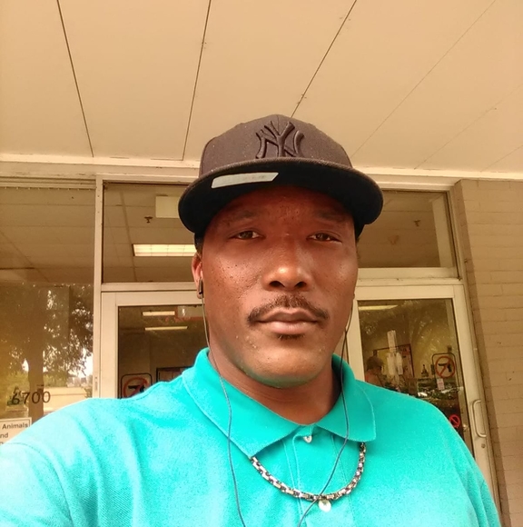 Profile Picture of F Summers (@louis29853) on Poshmark