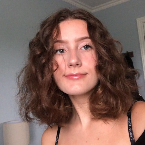 Profile Picture of Cindy Crompton (@ciindyc) on Poshmark