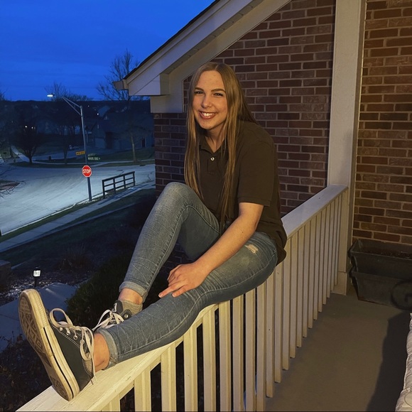 Profile Picture of Mya Foelske (@myafoelske) on Poshmark