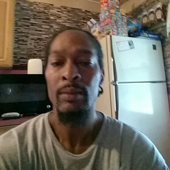 Profile Picture of Raymond Beal (@raymondbeal) on Poshmark