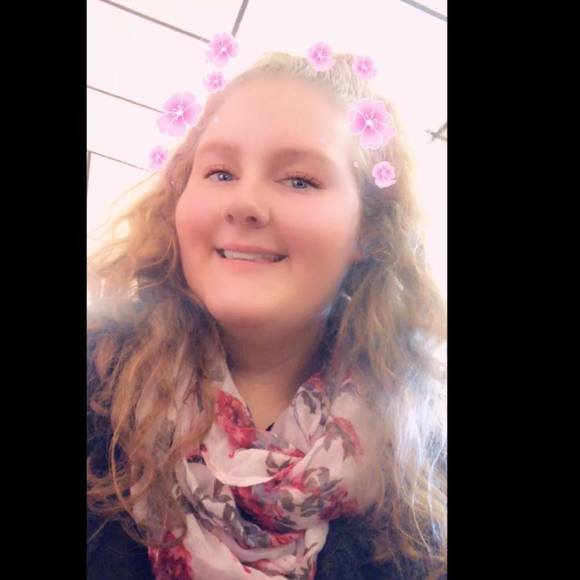 Profile Picture of Alexis Halpin (@alhal67) on Poshmark