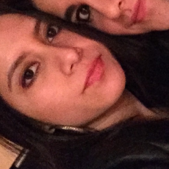 Christina Santilli - Poshmark Profile Picture of Christina Santilli (@csantil3) on Poshmark