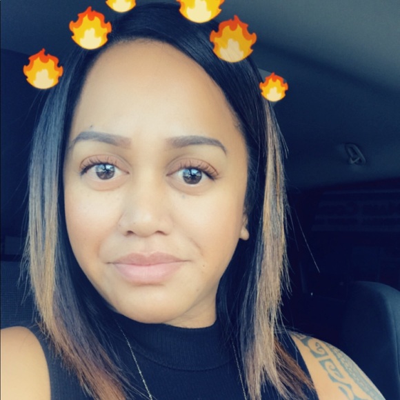 Profile Picture of Anuhea Tinao (@anuhea11) on Poshmark