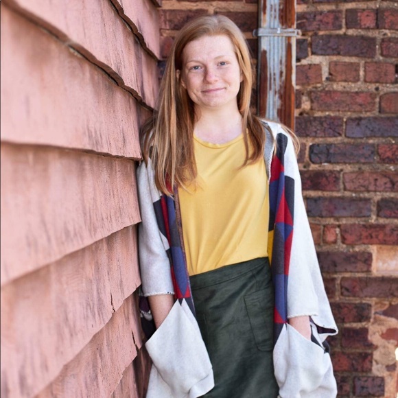 Profile Picture of Amanda Ringler (@aringler517) on Poshmark