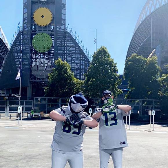 Profile Picture of Josh Nelson (@nelsonjosh16) on Poshmark