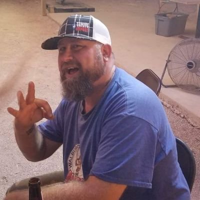 Profile Picture of Coffee & Whiskey 👌 (@PeersJustin) on Twitter