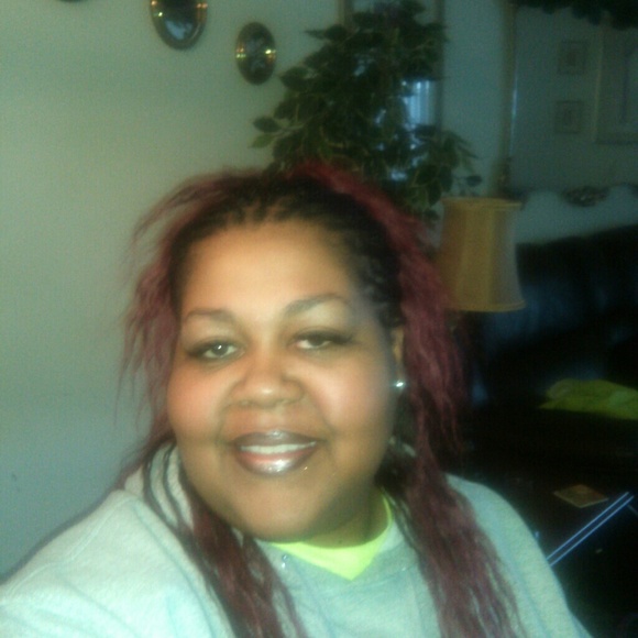Profile Picture of Carrie Wilson (@cwilson205) on Poshmark