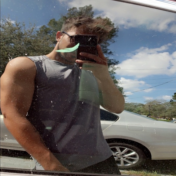 Profile Picture of Carlos valentin Grillo perez (@carloslaisla) on Poshmark