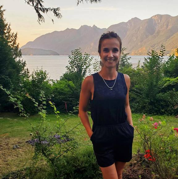 Profile Picture of Elena Velichko (@unstoppable222) on Poshmark